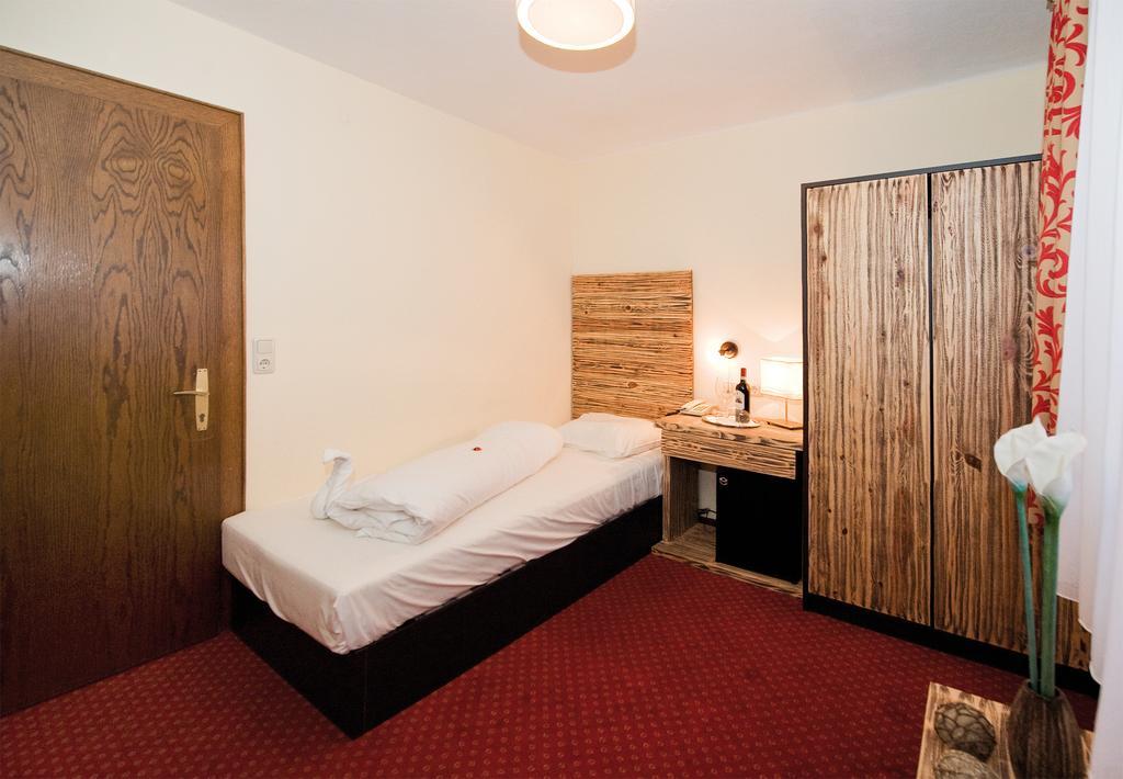 Budget Dreibettzimmer
